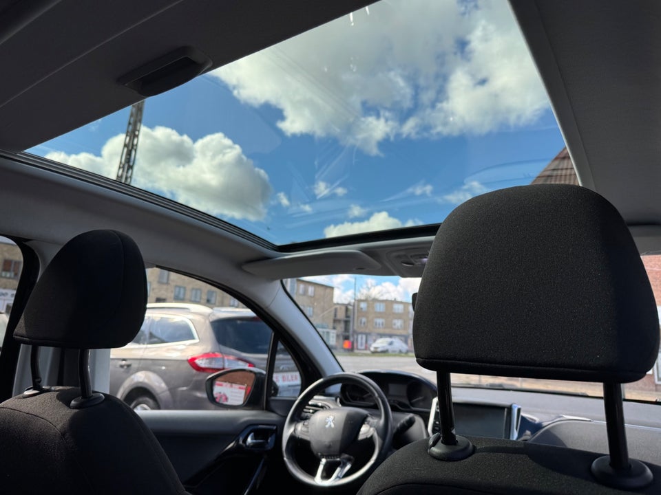 Peugeot 208 1,2 VTi 82 Allure Sky 5d