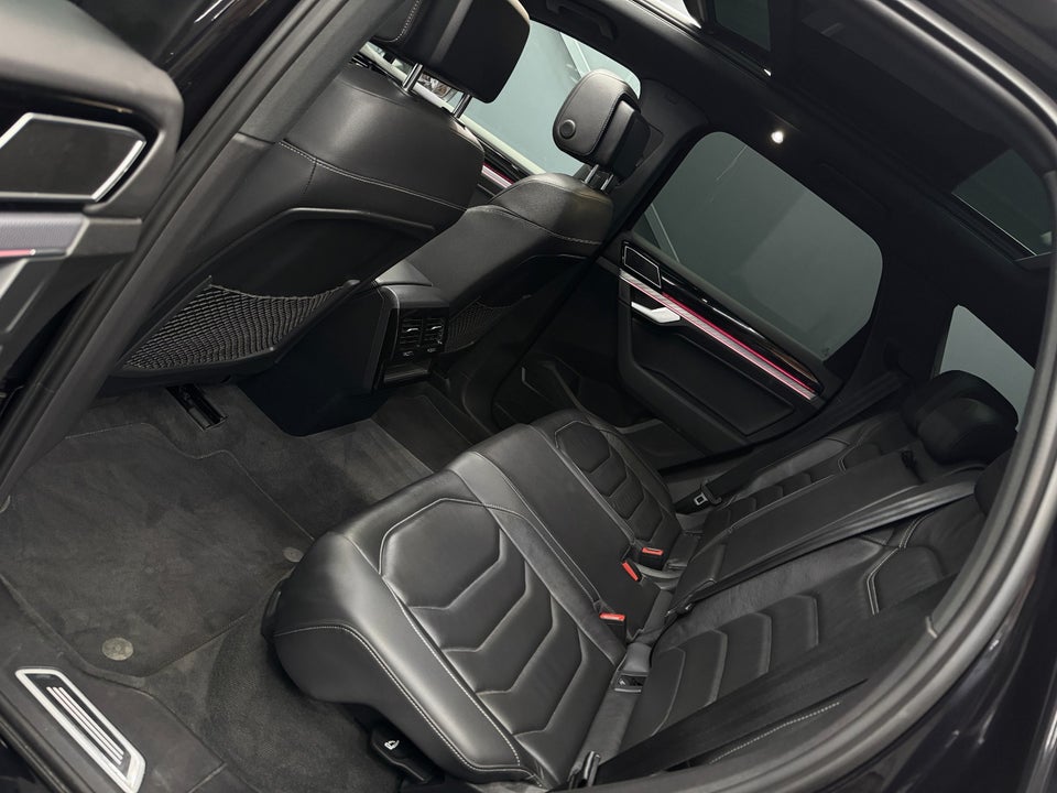 VW Touareg 3,0 TDi 286 R-line aut. 4Motion 5d