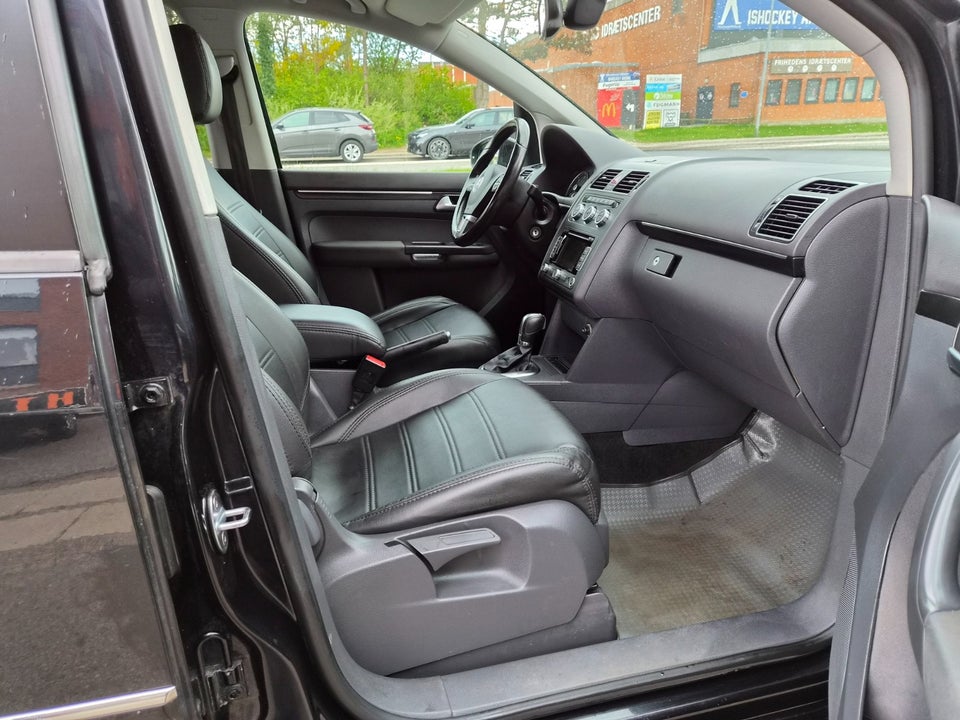 VW Touran 2,0 TDi 140 Comfortline DSG BMT 7prs 5d