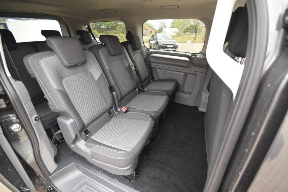 VW e-Caravelle 64 Life SWB