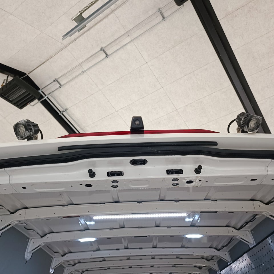 VW Crafter 35 2,0 TDi 177 Kassevogn L4H3