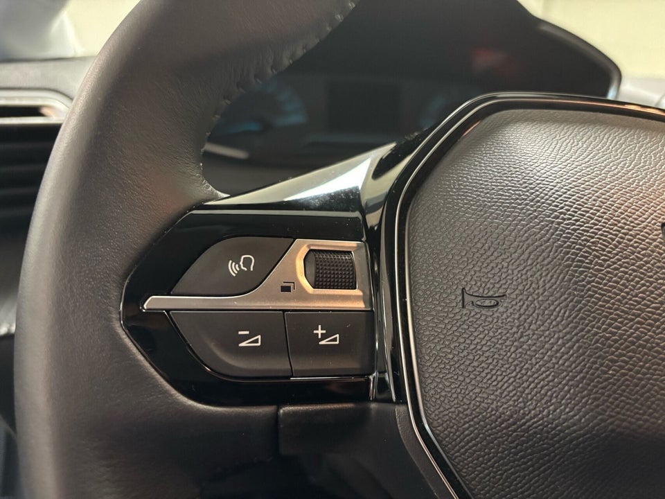 Peugeot e-208 50 Style 5d