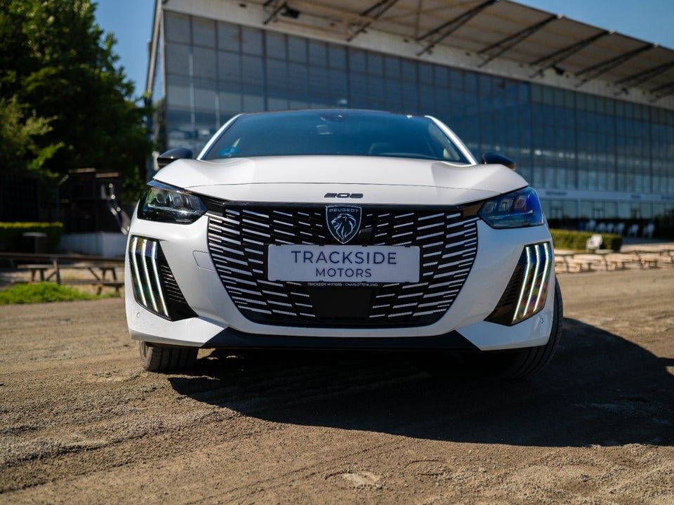 Peugeot e-208 50 GT Sky 5d