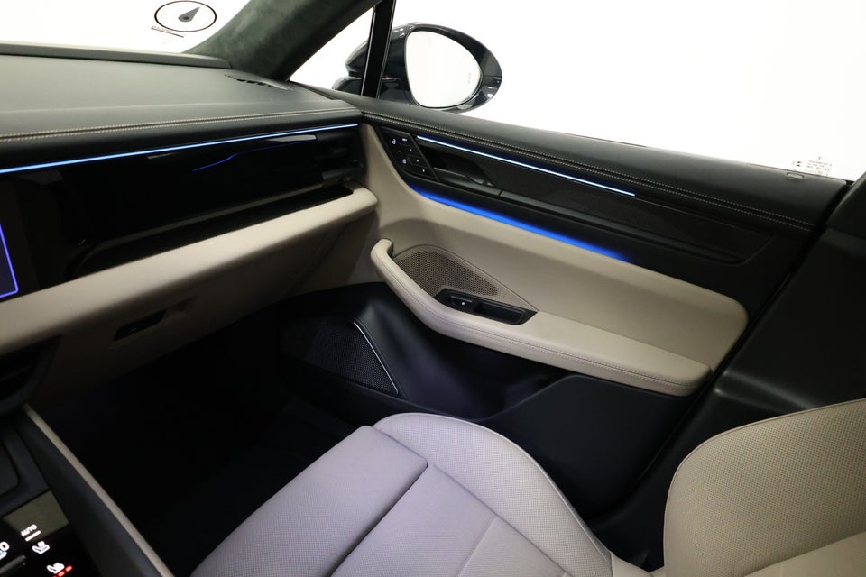 Porsche Macan Turbo 5d