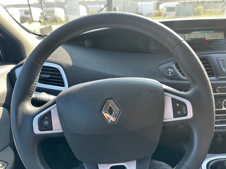 Renault Grand Scenic III 1,6 16V Authentique+ 7prs 5d