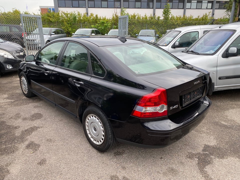 Volvo S40 1,6  4d