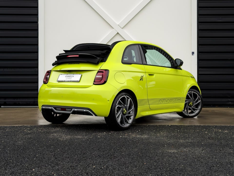 Abarth 500e Scorpionissima Cabrio 2d