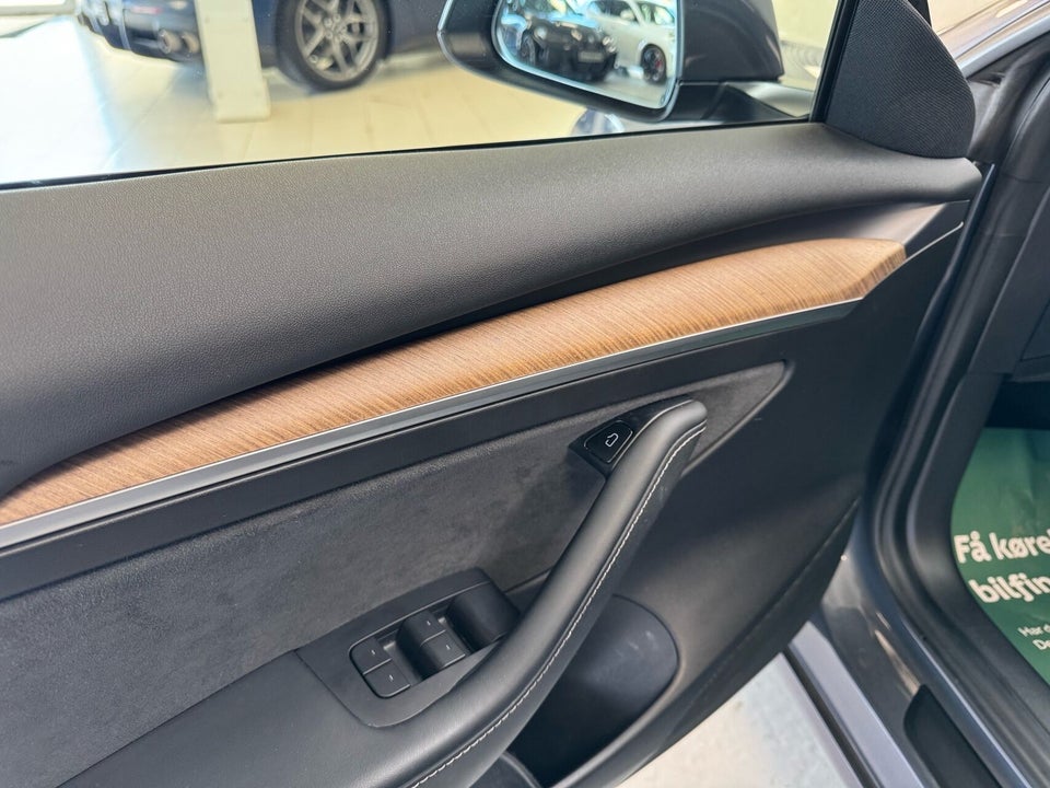 Tesla Model 3 Standard Range+ RWD 4d