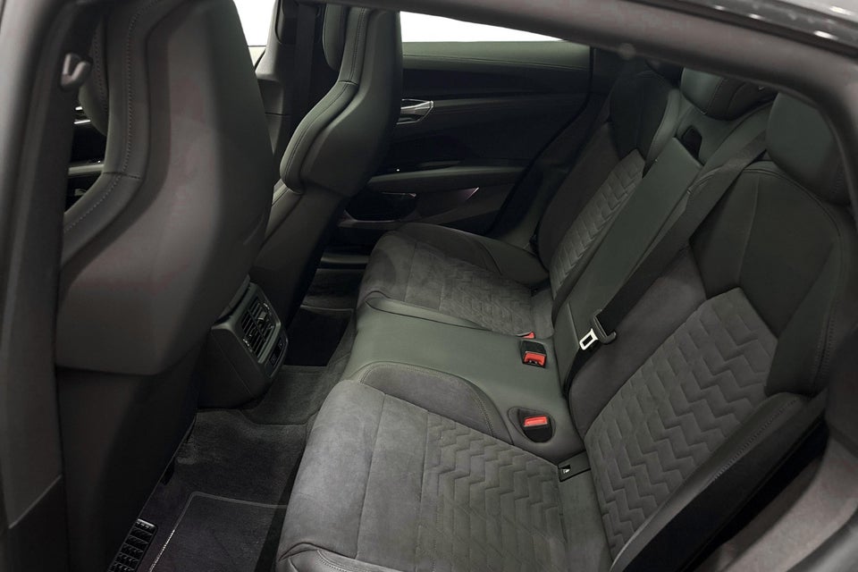 Audi e-tron GT pro quattro 4d