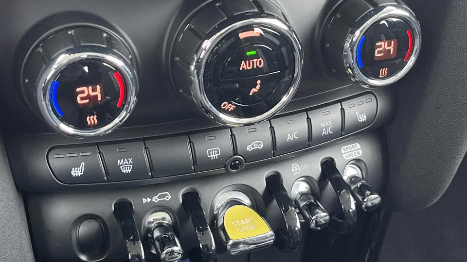 MINI Cooper SE Essential 3d