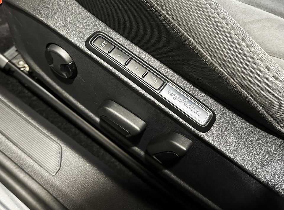 VW Golf VIII 1,4 eHybrid DSG 5d