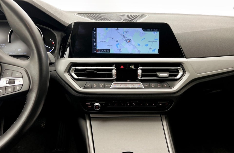 BMW 320i 2,0 Connected aut. 4d