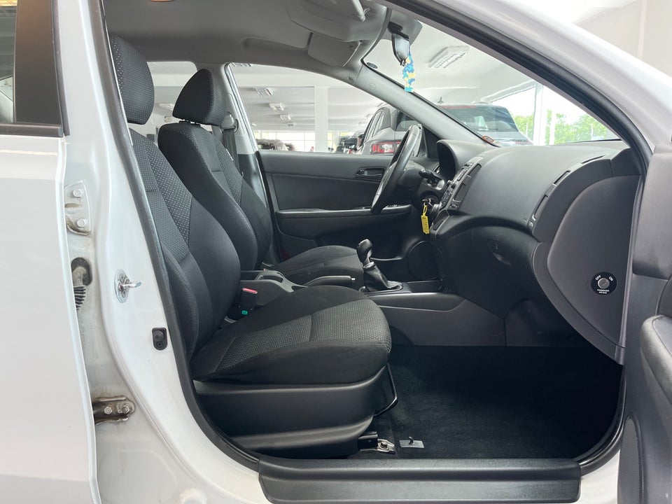 Hyundai i30 1,6 CRDi 90 Classic Sense Eco 5d