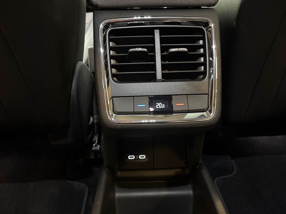 Skoda Enyaq 60 iV Plus 5d