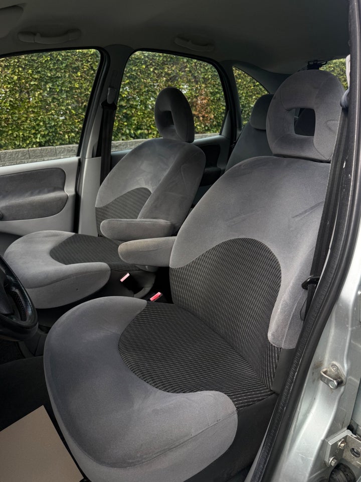 Citroën Xsara Picasso 1,8i 16V Prestige 5d