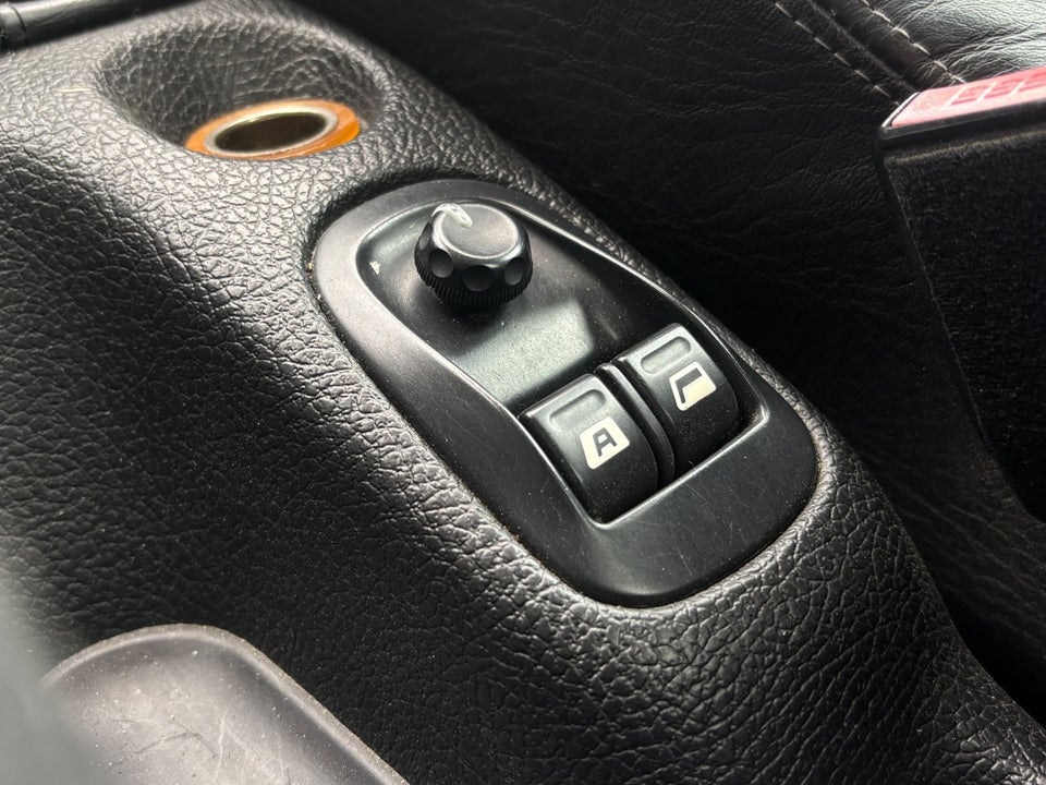 Peugeot 206 2,0 16V CC 2d