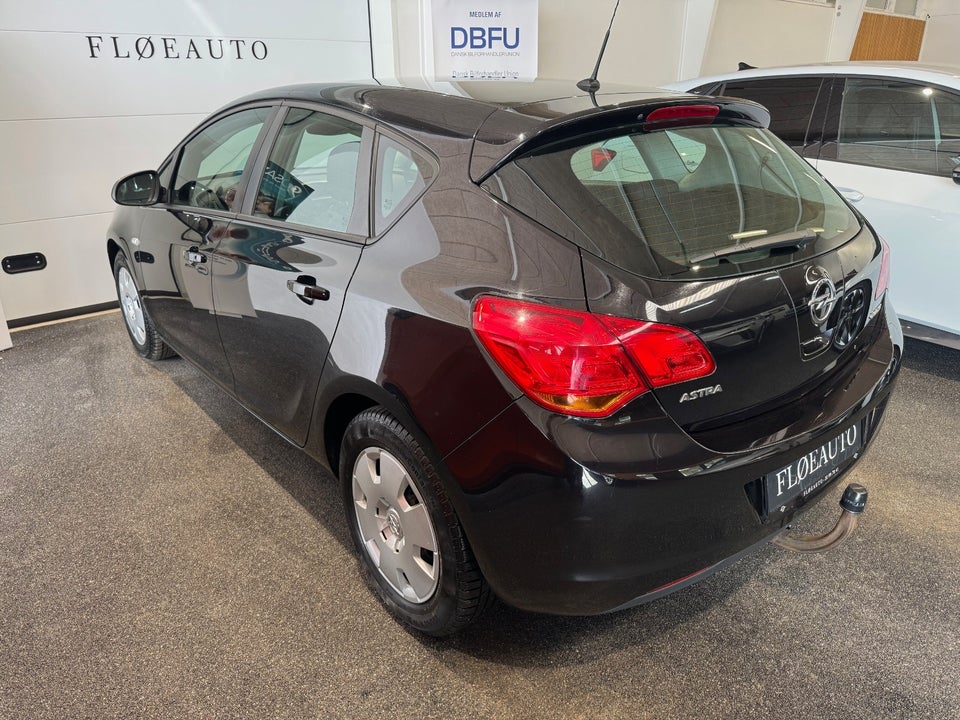 Opel Astra 1,3 CDTi 95 Enjoy 5d