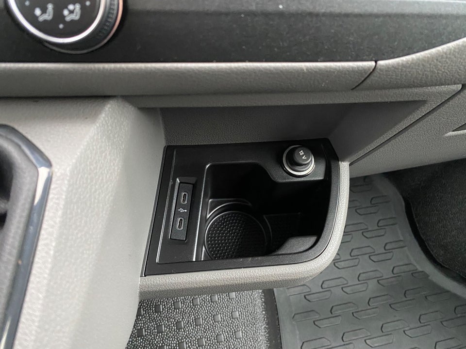 VW Transporter 2,0 TDi 110 Kassevogn lang