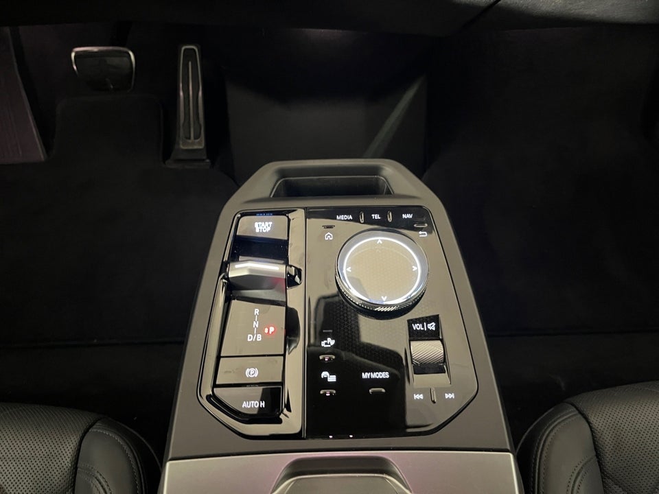 BMW iX xDrive60 Fully Charged 5d