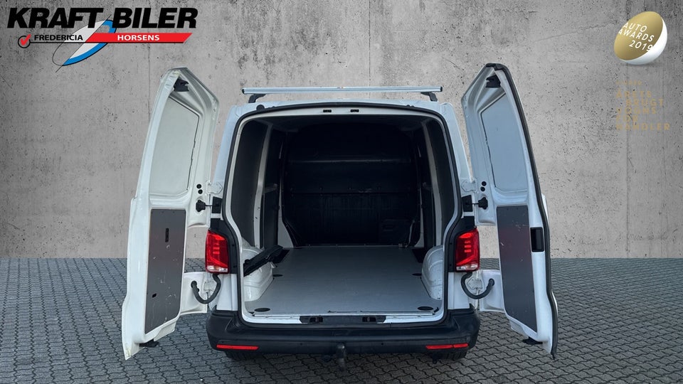 VW Transporter 2,0 TDi 110 Kassevogn lang