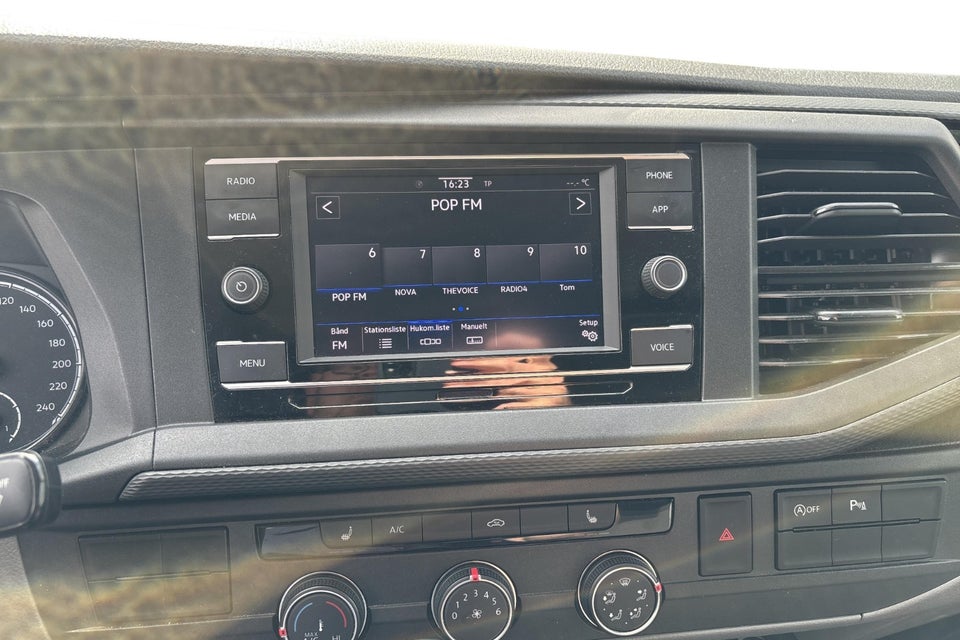 VW Transporter 2,0 TDi 110 Kassevogn lang