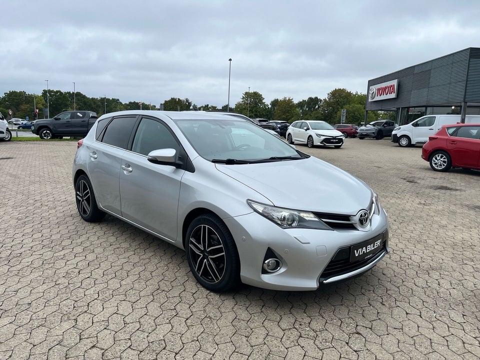 Toyota Auris 1,6 T2 Premium Comfort 5d