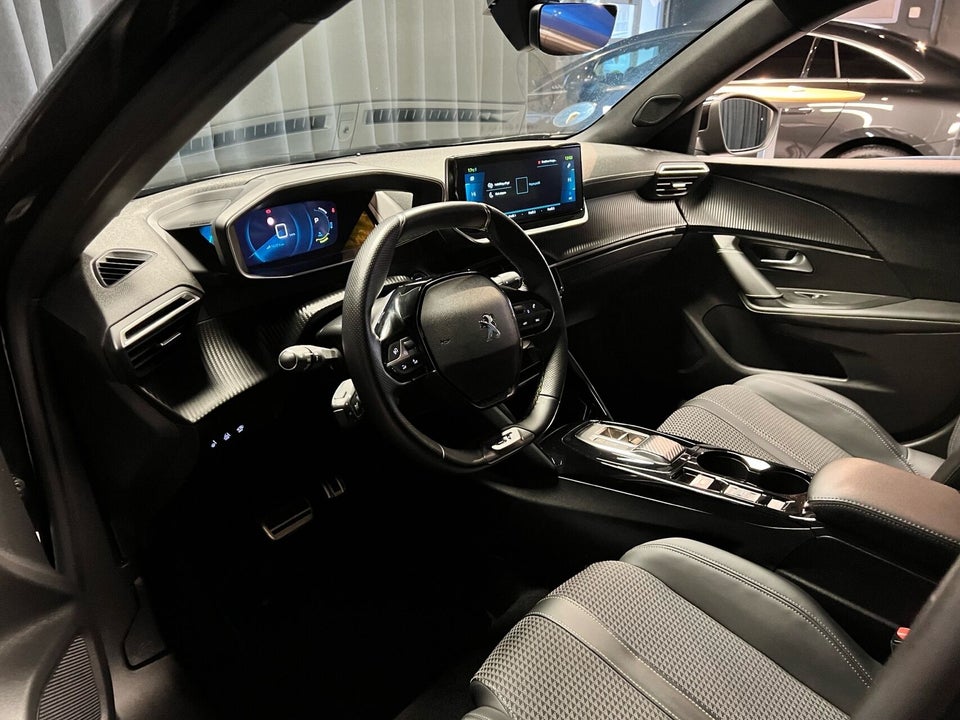 Peugeot e-2008 50 GT 5d