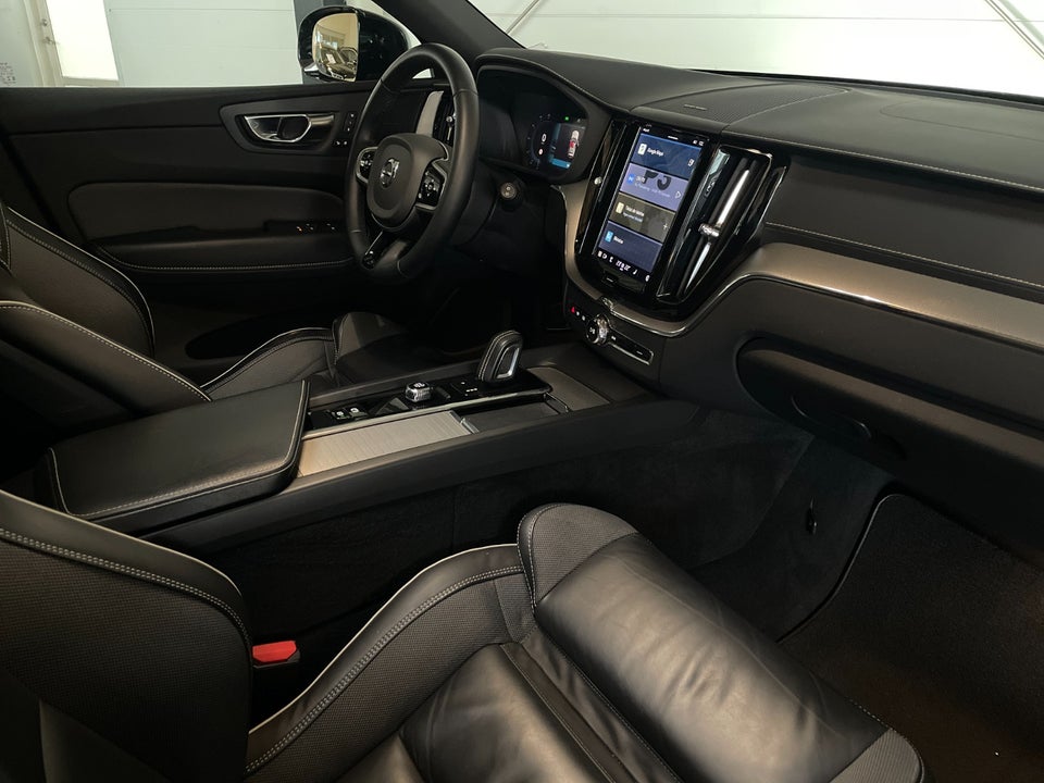 Volvo XC60 2,0 T6 ReCharge R-Design aut. AWD 5d