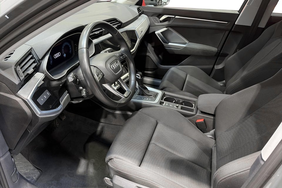 Audi Q3 45 TFSi e Attitude plus S-tr. 5d