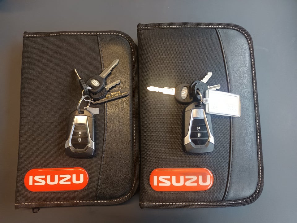 Isuzu D-Max 1,9 TD 163 Crew Cab Black Edition 4d