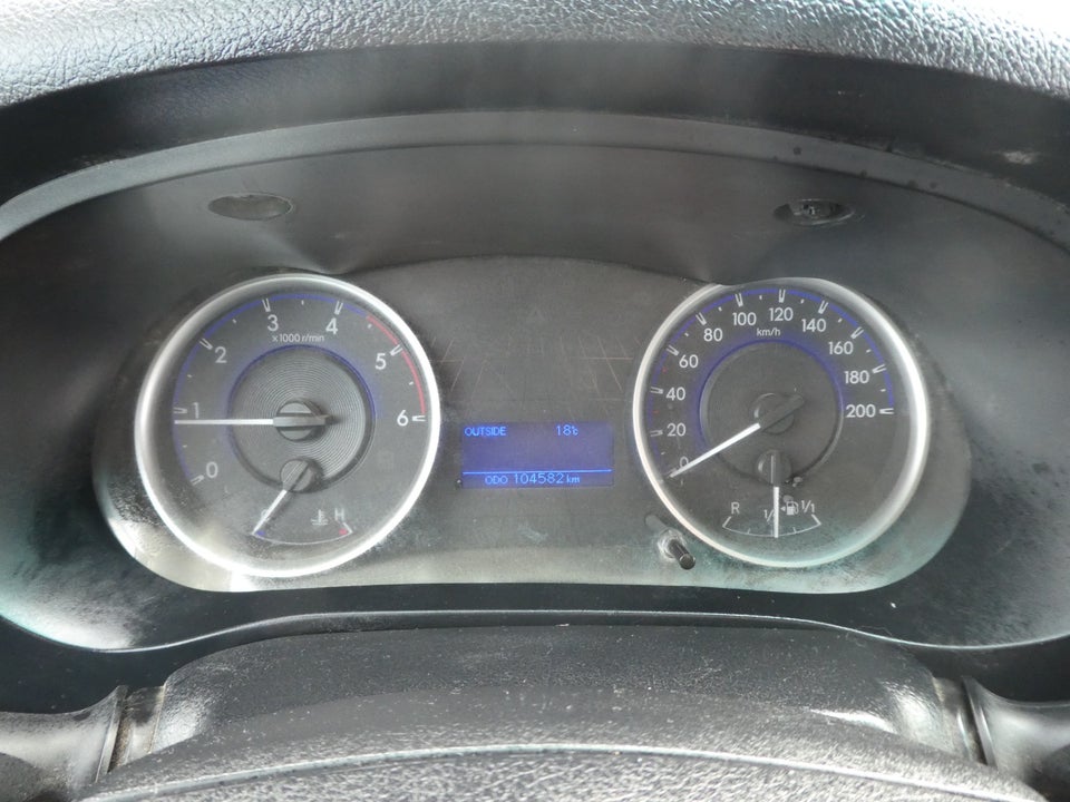 Toyota HiLux 2,4 D-4D 150 T2 Db.Kab 4x4 4d