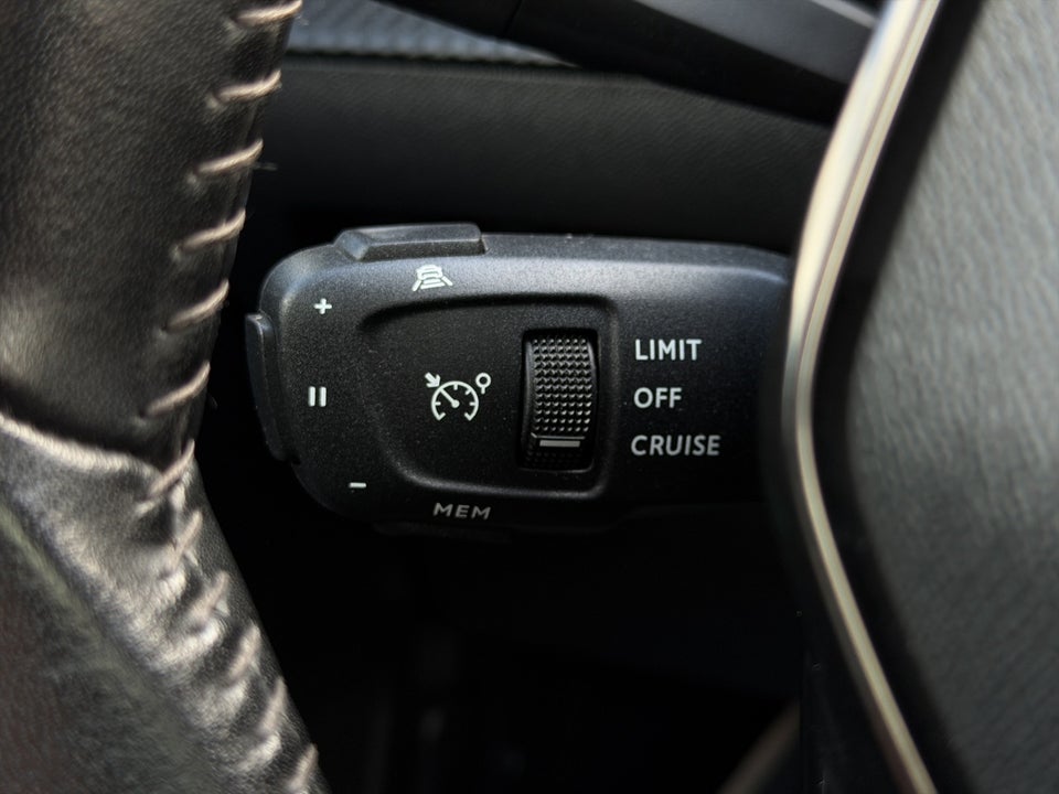 Peugeot 208 1,2 PureTech 100 Allure Sky 5d