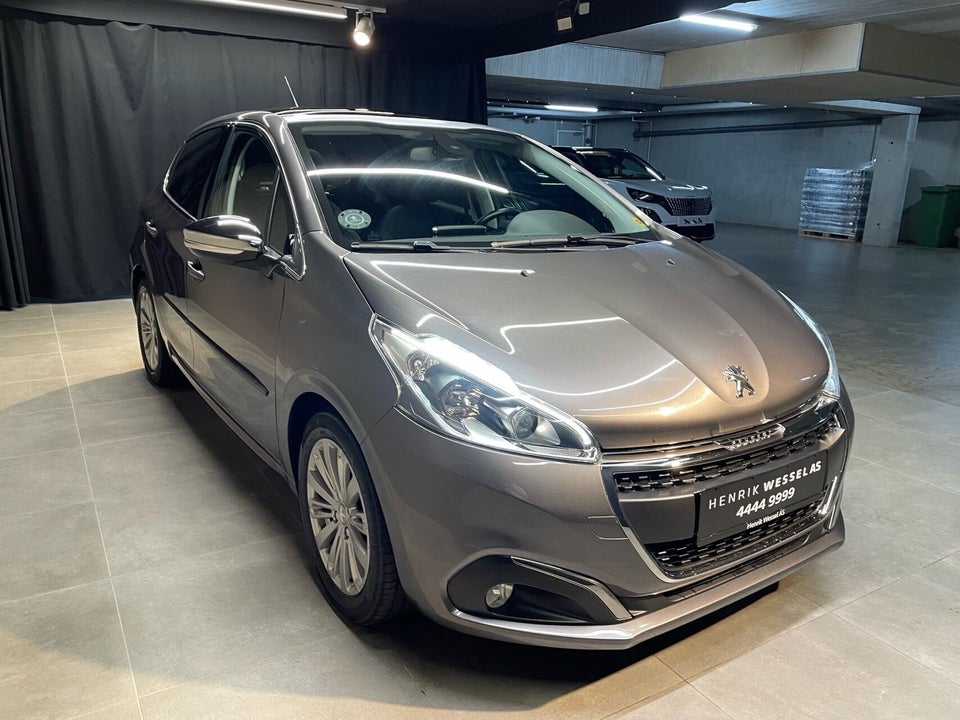 Peugeot 208 1,2 PureTech 82 Selection Sky 5d