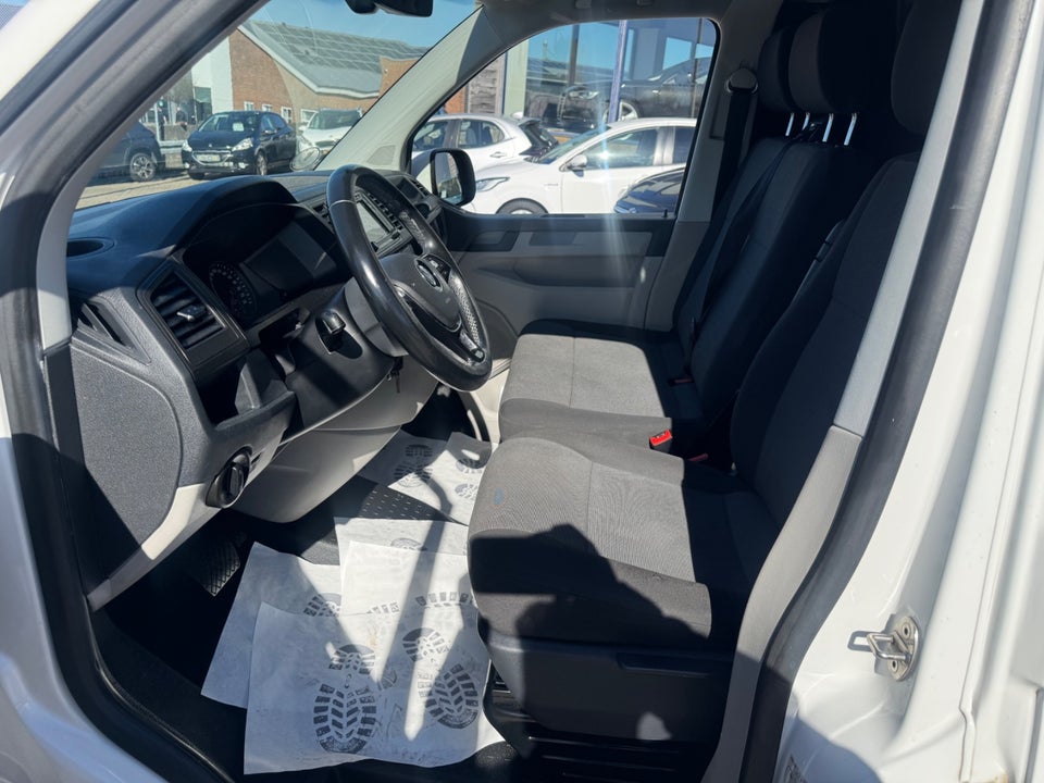 VW Transporter 2,0 TDi 150 Kassevogn DSG kort