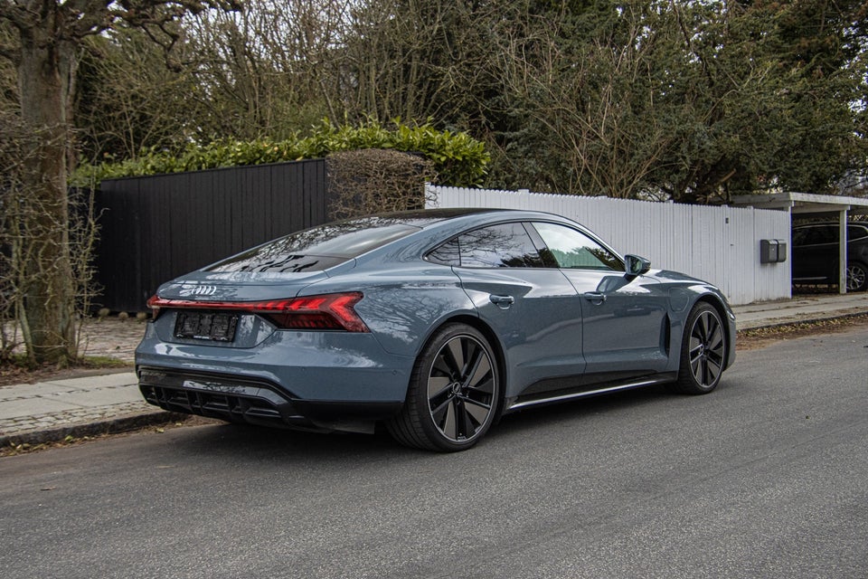 Audi e-tron GT quattro 4d