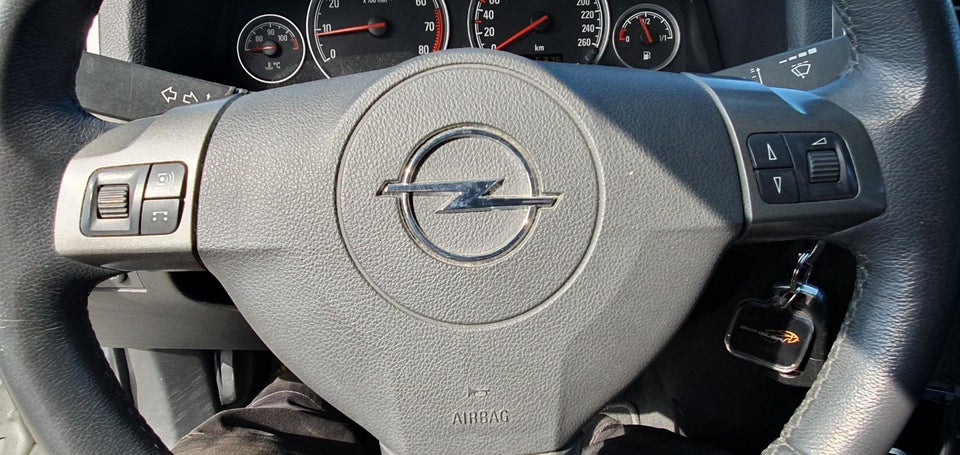 Opel Vectra 2,2 16V Direct Comfort 5d