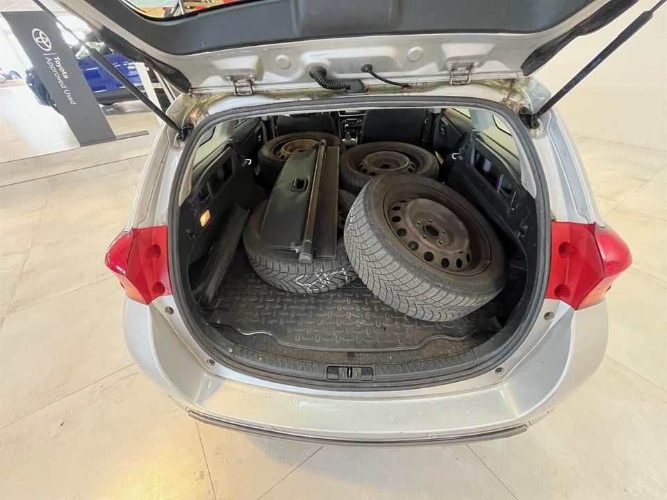Toyota Auris 1,6 T2+ Touring Sports 5d