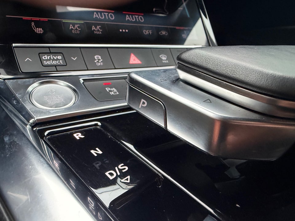 Audi e-tron 55 quattro 5d