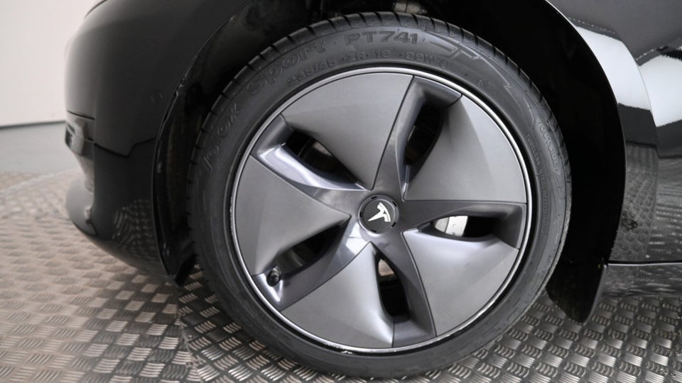 Tesla Model 3 Standard Range+ RWD 4d