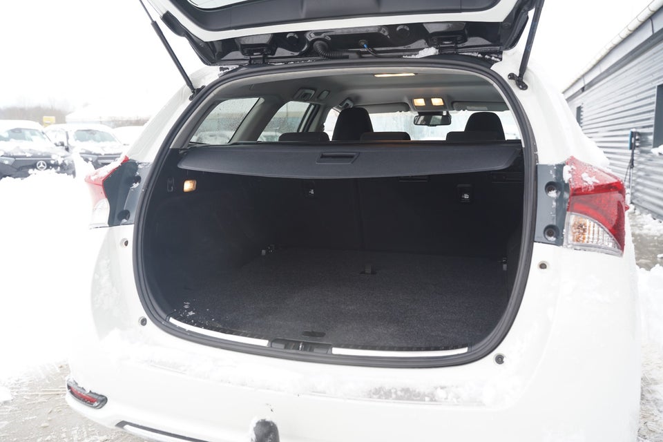 Toyota Auris 1,8 Hybrid H2 Style Touring Sports CVT 5d