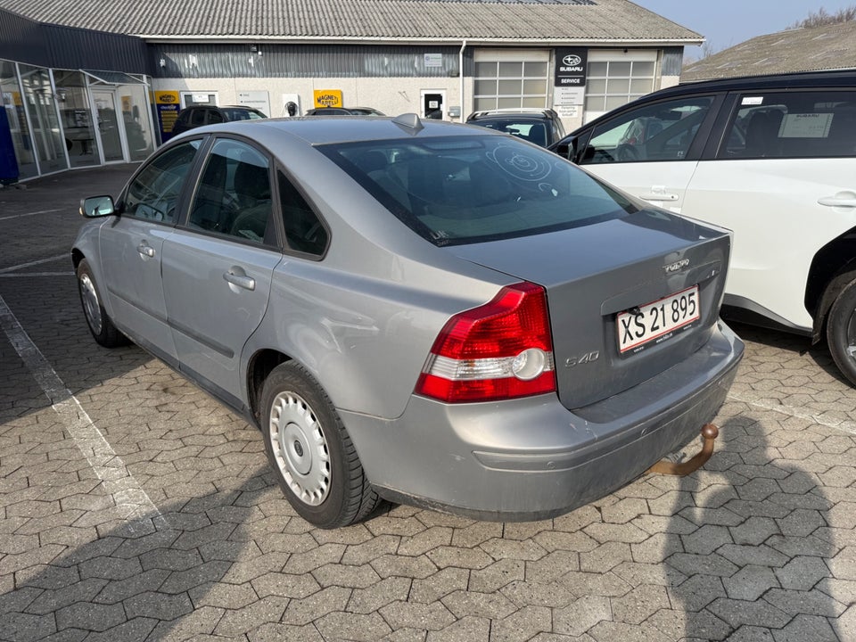 Volvo S40 1,6 Momentum 4d