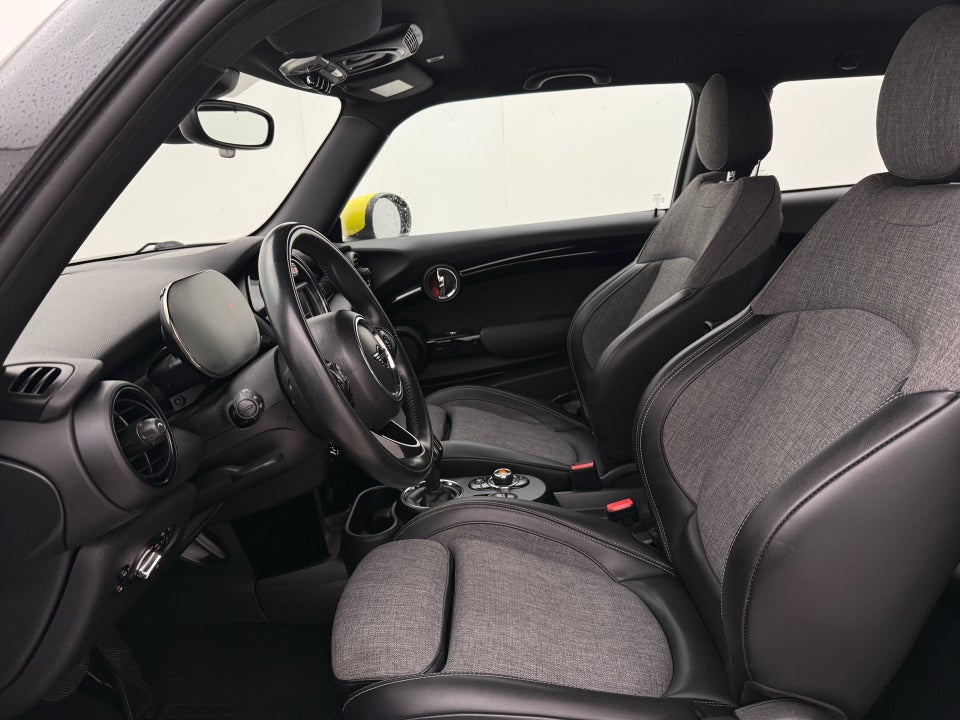 MINI Cooper SE Essential 3d