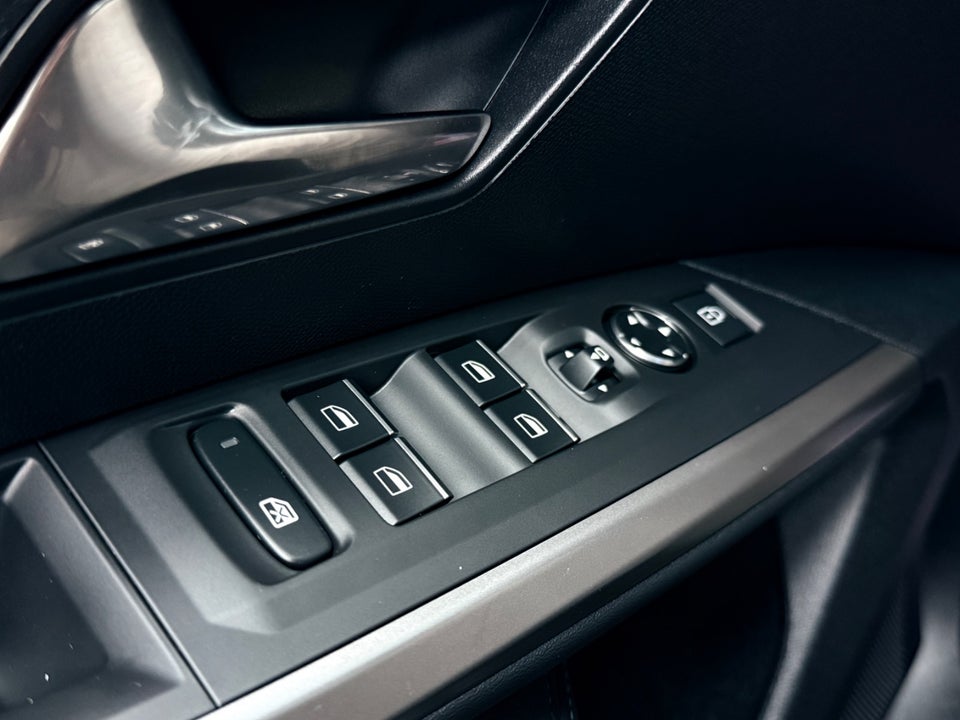 Peugeot e-3008 77 GT Pack 5d