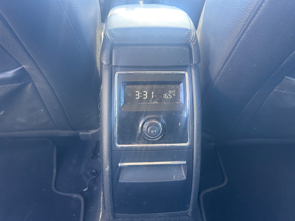 Skoda Superb 2,0 TDi 170 Ambition Combi DSG 5d