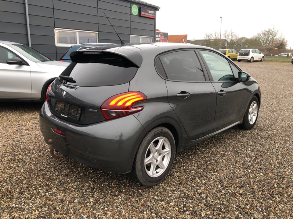 Peugeot 208 1,6 BlueHDi 100 Envy Sky 5d