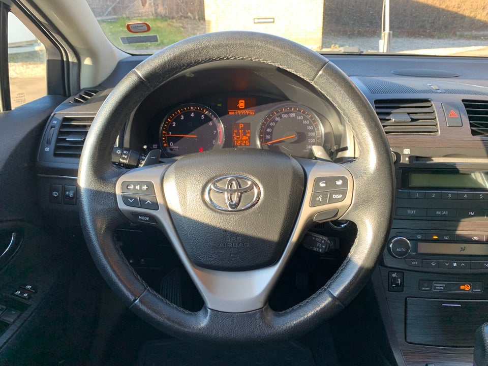 Toyota Avensis 2,0 VVT-i T3 stc. E-CVT 5d
