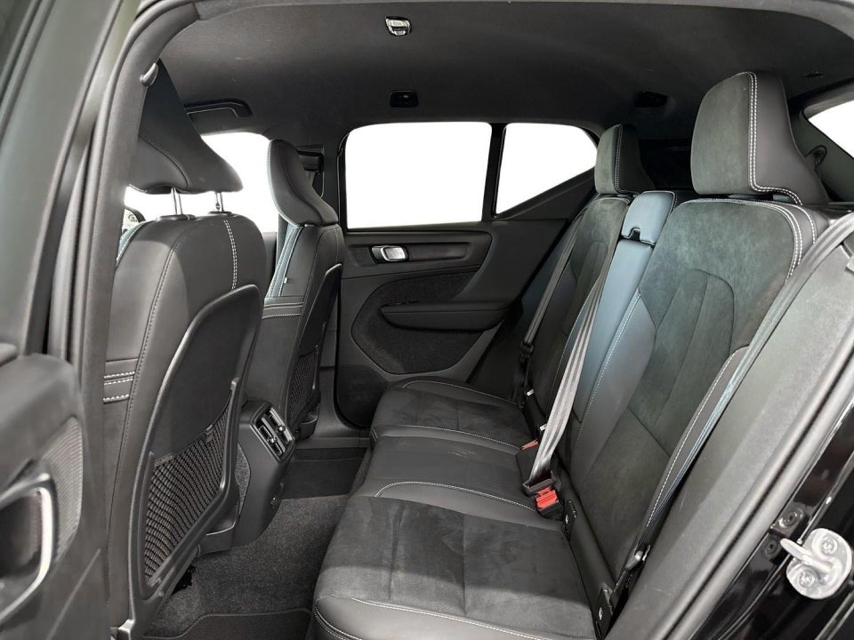 Volvo EX40 Extended Range Black Edition 5d