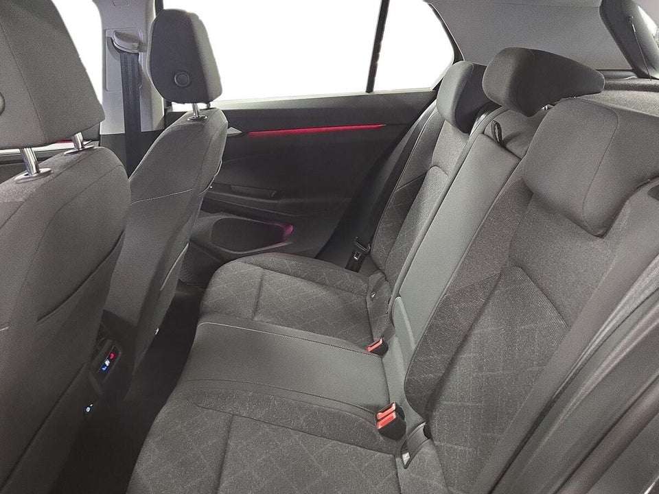 VW Golf VIII 1,5 eTSi 130 Life DSG 5d