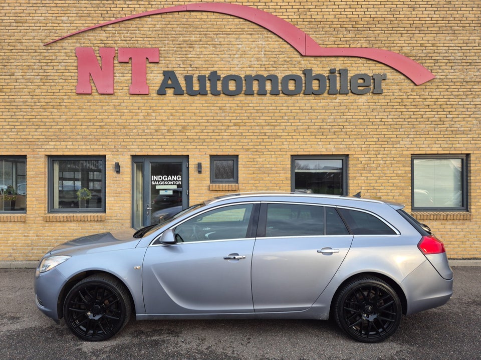 Opel Insignia 2,0 T 220 Cosmo Sports Tourer 5d
