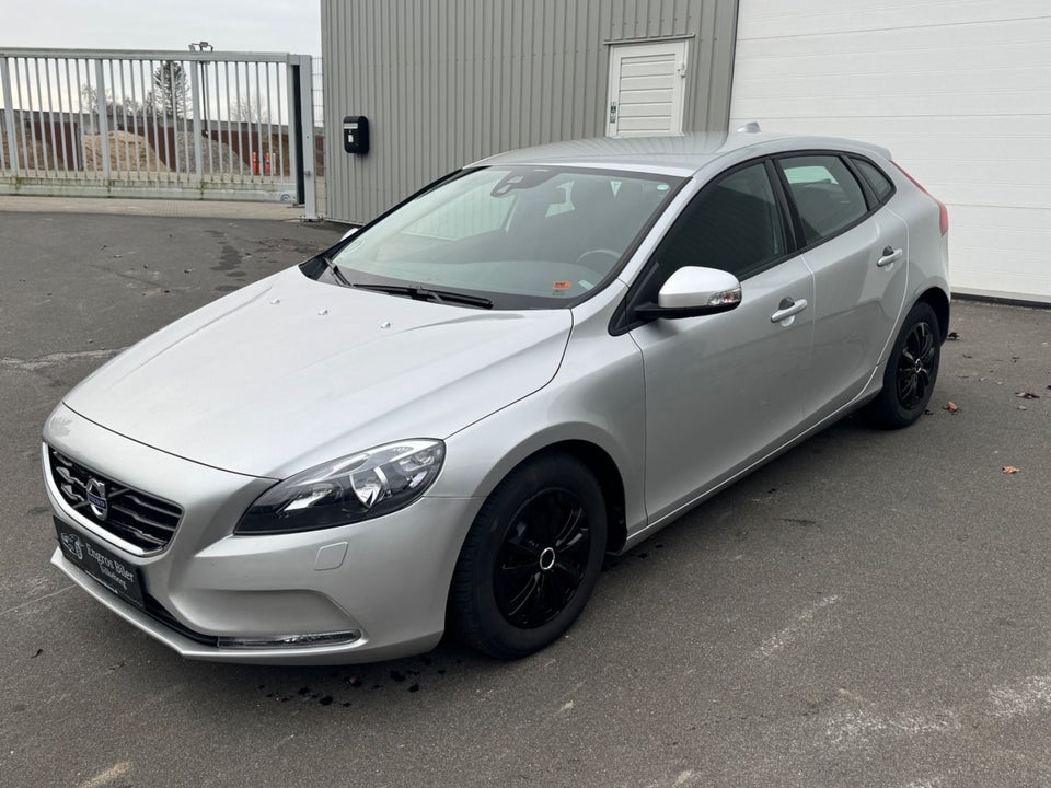 Volvo V40 1,6 D2 115 Momentum 5d